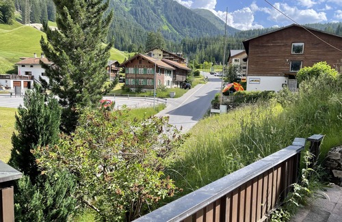 Klosters-Serneus Ski Chalet | Cosy Ski-in Mountain chic 4,5 rooms apartment