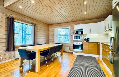 Rukatunturi Villa | Cosy Ski Retreat in Finnish Lapland: Sauna, Fireplace & Ski Trail Nearby
