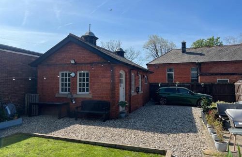 Bromborough Apartment | Cosy small cottage in Wirral Merseyside with kitchen