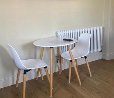 Bromborough Apartment | Cosy small cottage in Wirral Merseyside with kitchen