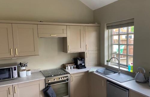Bromborough Apartment | Cosy small cottage in Wirral Merseyside with kitchen