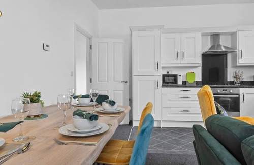 Stainburn Apartment | Cosy & Spacious 2BR Flat in Workington with FREE Parking