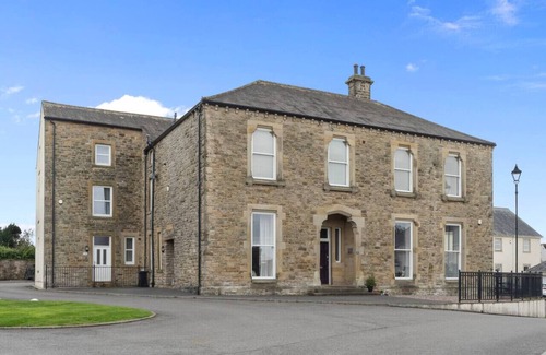 Stainburn Apartment | Cosy & Spacious 2BR Flat in Workington with FREE Parking