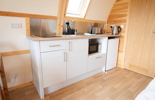Wing Cabin | Cosy Spacious Cabin with Wood Fired Hot Tub