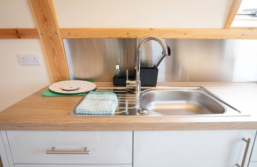 Wing Cabin | Cosy Spacious Cabin with Wood Fired Hot Tub