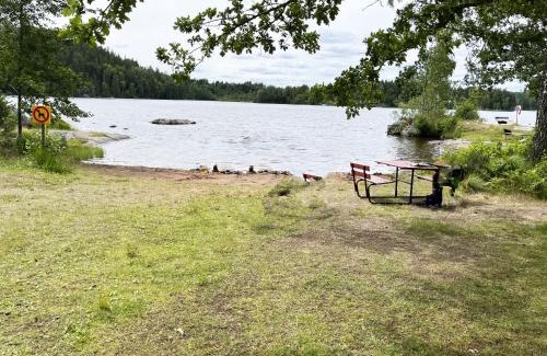 Virserum House | Cosy, spacious cottage located by Lake Virserumssjon
