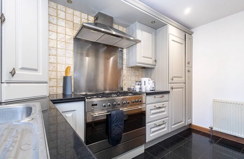 Walkden Apartment | Cosy Spacious Duplex Apartment Near Salford Royal