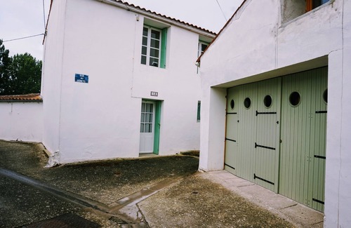 Le Chateau-d'Oleron House | Cosy Stone Chai