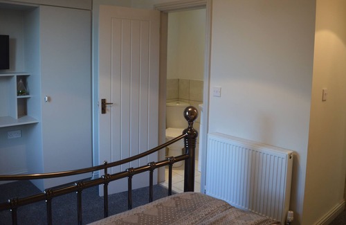 Accrington House | Cosy storey foxhill cottage