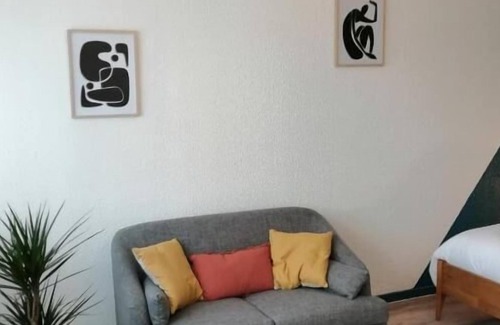 Herouville-Saint-Clair Apartment | Cosy studio close to amenities and transport
