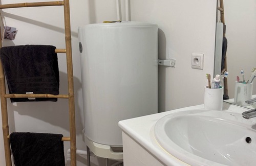 L'Ile-Saint-Denis Apartment | Cosy studio 10min from Paris