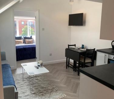 Leigh-on-Sea Apartment | Cosy Studio Apartment in Leigh-on-Sea, Close to Bell Wharf Beach & Adventure Island