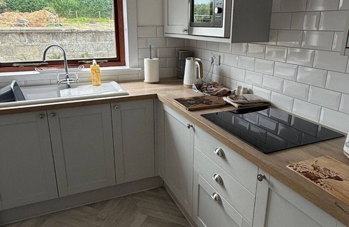 Crosshouse Cottage | Cosy studio cottage in quiet country location fully self contained free parking