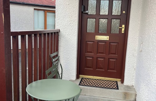 Crosshouse Cottage | Cosy studio cottage in quiet country location fully self contained free parking