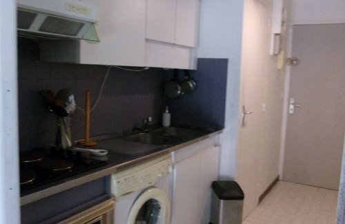 La Jetee Apartment | Cosy studio cabin with sea-view terrace.