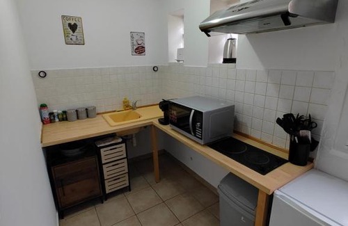 Pont-de-L'Arche Apartment | Cosy Studio