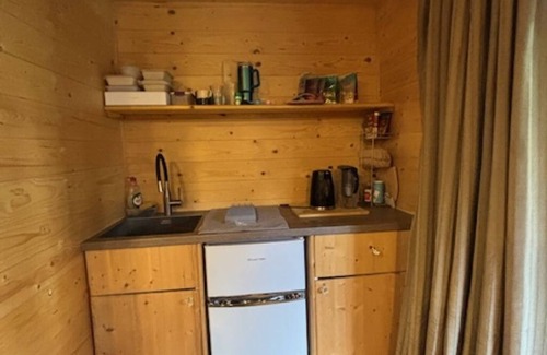 Pinner South Apartment | COSY STUDIO IN A QUIET LOCATION. NEAR A TUBE STATION.