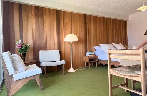 Bondi Junction Apartment | Cosy Studio in Bondi Junction in 1970s building