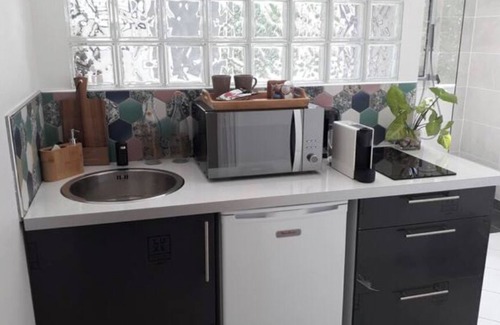 Saint-Louis Apartment | Cosy studio in large garden with trees, terrace with jacuzzi