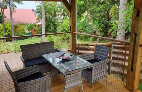 Saint-Louis Apartment | Cosy studio in large garden with trees, terrace with jacuzzi