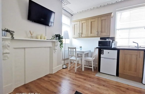 Dublin Apartment | Cosy studio new renovated - kitchen, TV &Fast WIFI