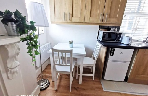 Dublin Apartment | Cosy studio new renovated - kitchen, TV &Fast WIFI