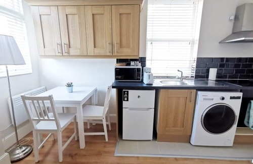 Dublin Apartment | Cosy studio new renovated - kitchen, TV &Fast WIFI