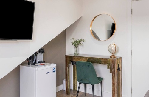 Ealing Apartment | Cosy Studio: Perfect for Two