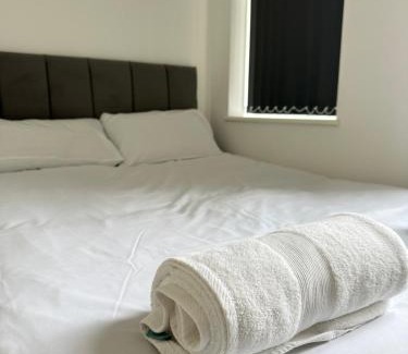 Scunthorpe Apartment | Cosy Studio Station House Apartment Free Wifi, Parking & EV