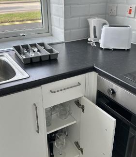 Scunthorpe Apartment | Cosy Studio Station House Apartment Free Wifi, Parking & EV