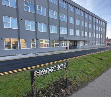 Scunthorpe Apartment | Cosy Studio Station House Apartment Free Wifi, Parking & EV