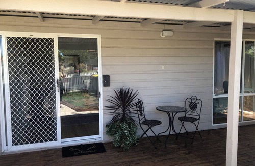 Keiraville Apartment | Cosy Studio Stroll to Keiraville Village and UoW