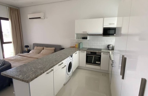 Taqah Apartment | Cosy studio with a lagoon view in Hawana resort