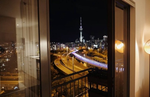 Newton Apartment | Cosy studio with balcony and amazing views!