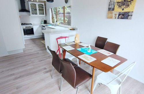 Glenfield House | Cosy Stylish Glenfield Home: Bush Views, Serenity, and Modern Comfort
