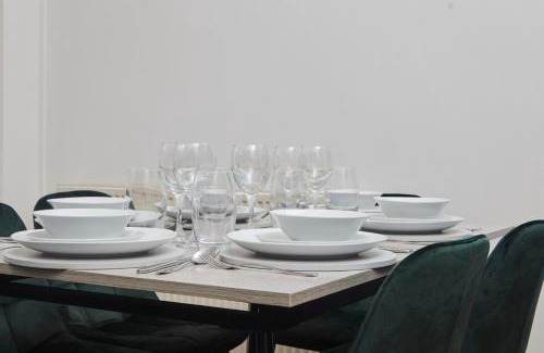 Sheffield Villa | Cosy, Stylish, Leafy And Homely