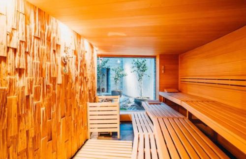 Laax Apartment | Cosy, stylish new flat with spa and gym & shuttle to ski lifts