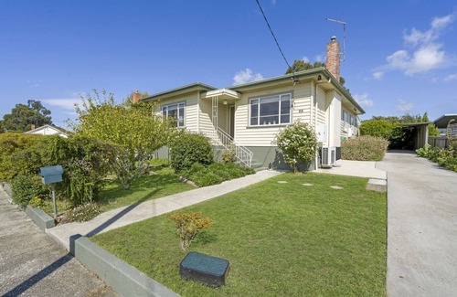 Newstead House | Cosy Tasmanian Home - 5min from CBD