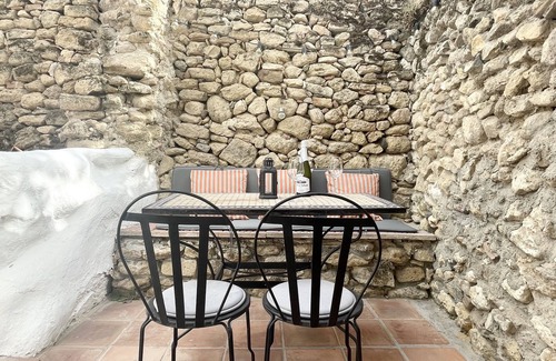 Alhama de Granada House | Cosy townhouse with patio
