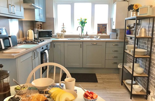 Pembroke House | Cosy townhouse in heart of Pembroke. Sleeps 4, pet-friendly!