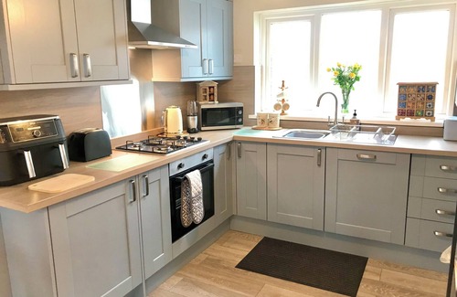 Pembroke House | Cosy townhouse in heart of Pembroke. Sleeps 4, pet-friendly!