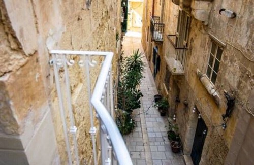 Madliena House | Cosy Townhouse in Historic centre