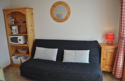 Thollon-les-Memises Apartment | Cosy traditional studio with lake views, minutes from ski slopes and beaches.