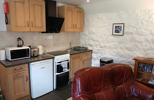 Fort William Cottage | Cosy, traditiional stone cottage in Glen Nevis with wood burning stove.