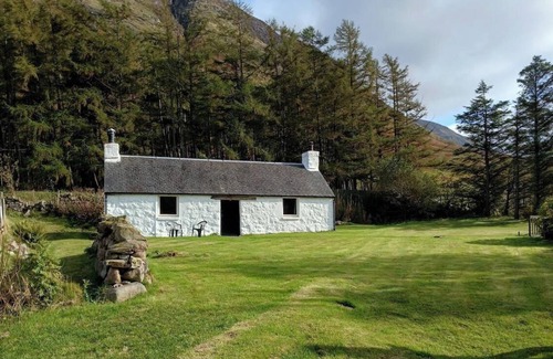 Fort William Cottage | Cosy, traditiional stone cottage in Glen Nevis with wood burning stove.