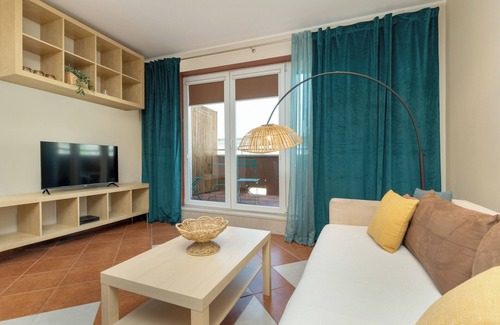 Emaus Apartment | Cosy Turquoise Apartment by Renters