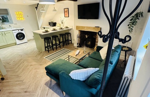 Bollington House | Cosy Two Bed in Bollington