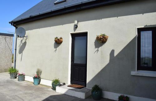 Mullet Peninsula Apartment | Cosy two bedroom cottage on the Mullet Peninsula