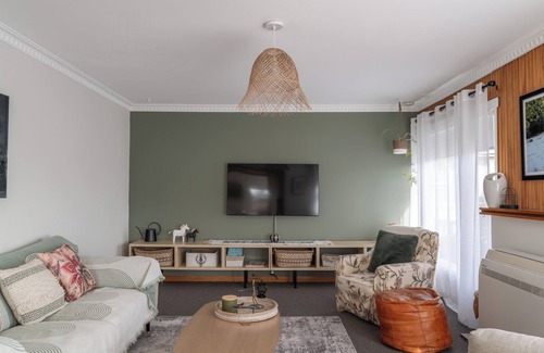 Ulverstone Apartment | Cosy Ulverstone Getaway with Parking