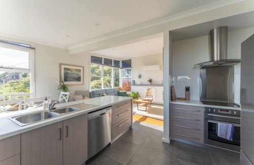 Montello Apartment | Cosy Unit With a Sea View